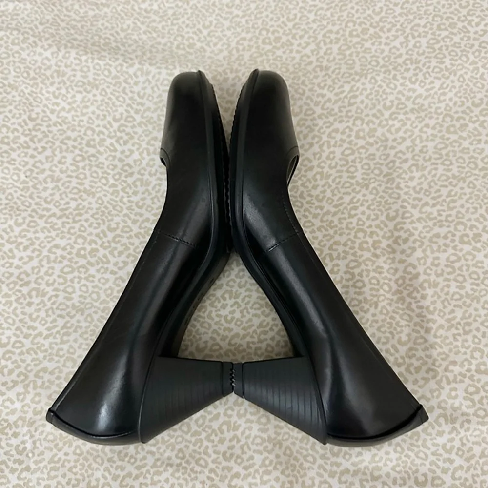 ECCO Black Leather 2.5